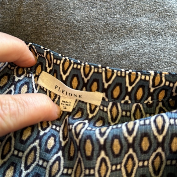 Pleione Button Down Shirt With Front Tie - Picture 8 of 9